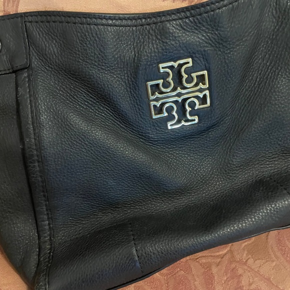 Authentic Tory Burch Britten Slouch Pebbled Leather Black Shoulder Bag Purse - Picture 2 of 16